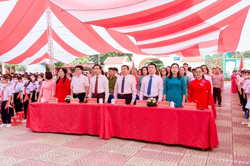 Đồng chí Ủy viên Ban thường vụ Thành Ủy, Chủ tịch Ủy ban Mặt trận Tổ quốc Việt Nam Thành phố dự Lễ Khai giảng năm học 2022-2023 tại Trường THCS Lạc Viên quận Ngô Quyền